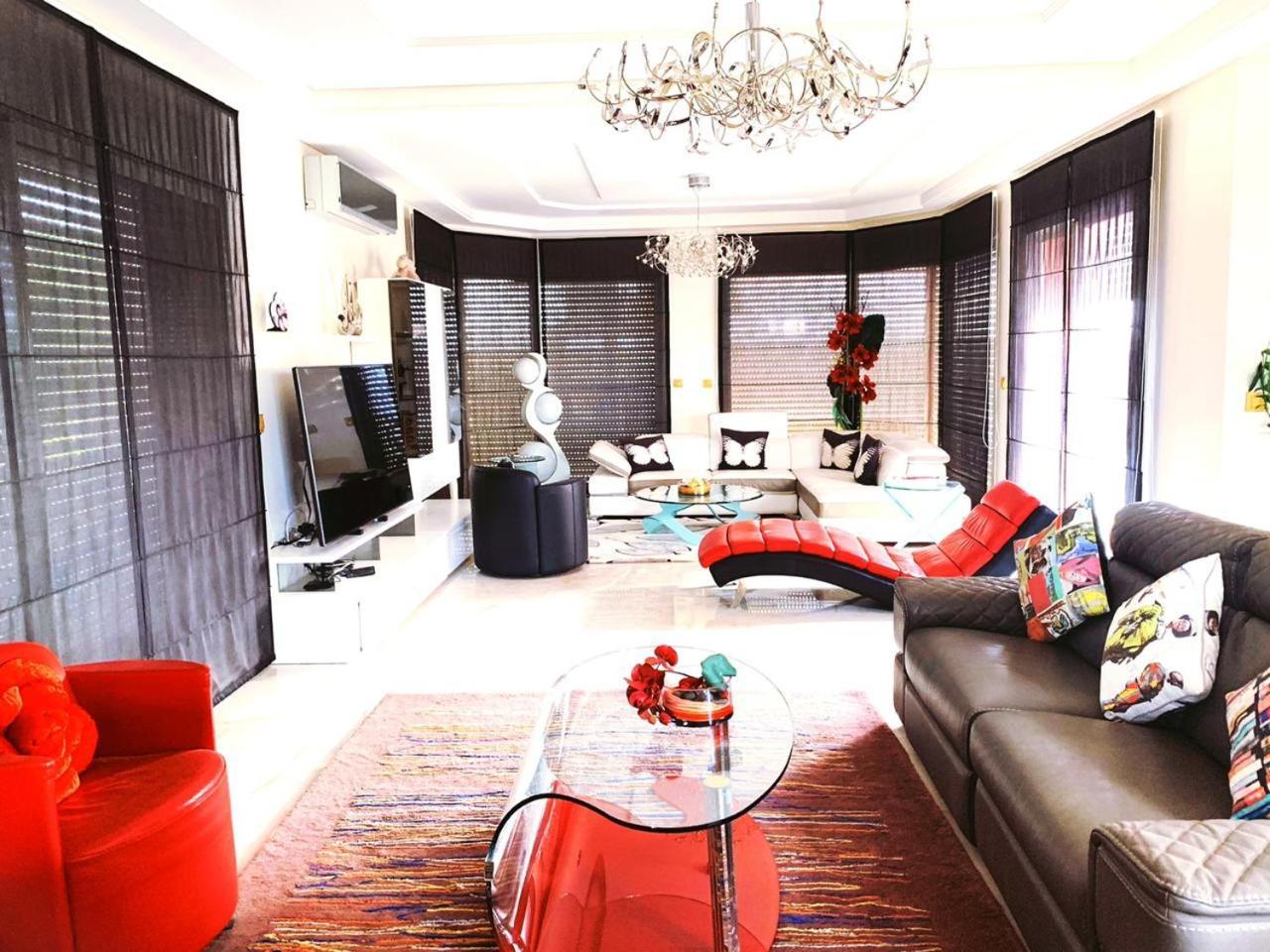 Villa Caprice 4 *