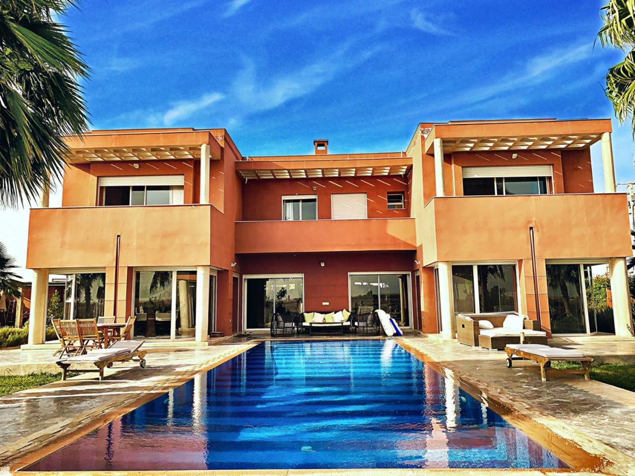 Villa Caprice 4 *